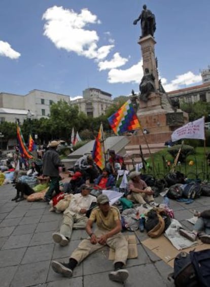 Los ind&iacute;genas que protestan contra Morales, acampados en la plaza Murillo de La Paz.