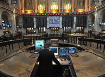 Soledad en la Bolsa de Madrid, en febrero, en una jornada marcada por la crisis económica.