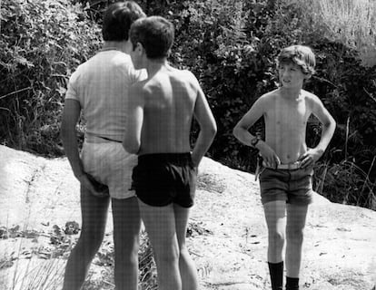 5 de julio de 1980. El príncipe Felipe en el campamento de verano de Villanueva de la Vera en Cáceres.