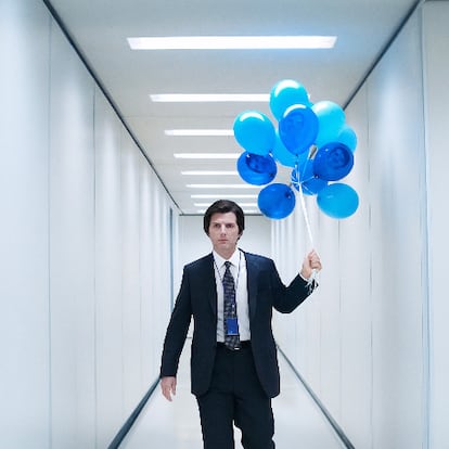 Adam Scott, en una imagen de la segunda temporada de 'Separación' cedida por Apple TV+.