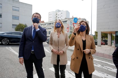 Alberto Núñez Feijóo, esta mañana, a su llegada a la entrega de las llaves a adjudicatarios de viviendas protegidas, en Vigo.