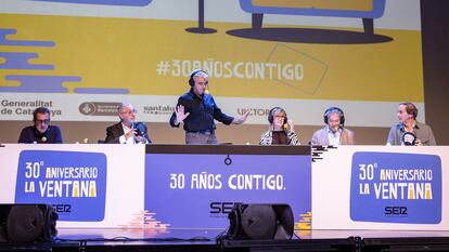 Desde la izquierda, Andreu Buenafuente, Xavier Sardá, Carles Francino, Gemma Nierga, Boris Izaguirre y Isaías Lafuente, durante el programa.