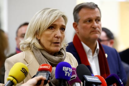 La líder del RN, Marine Le Pen, a la salida del tribunal que la juzga en París, el pasado 27 de noviembre.