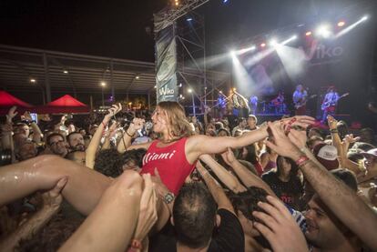 Rocío Sáiz, cantante de Las Chillers, durante el concierto en el escenario Wiko del Low Festival 2017.