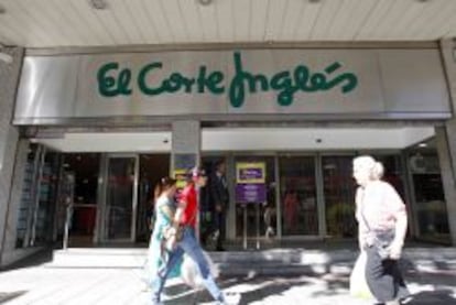 Entrada a un establecimiento de El Corte Ingl&eacute;s.