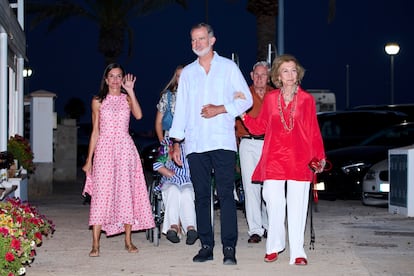 Los Reyes, acompañados de doña Sofía, este domingo 4 de agosto en Palma (Mallorca).