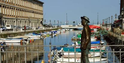 La estatua de James Joyce en el Ponte Rosso de Trieste.