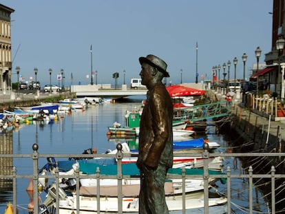 La estatua de James Joyce en el Ponte Rosso de Trieste.