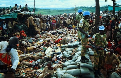 Kibeho era un campamento de refugiados internos en el sur de Ruanda  en el que se hacinaban entre 80.000 y 100.000 hutus. Aquí se realizo la mayor masacre desde el final del genocidio. Las autoridades del gobierno ruandés anunciaron, el 17 de abril de 1995, que todos los campamentos de la provincia serían cerrados de inmediato.  