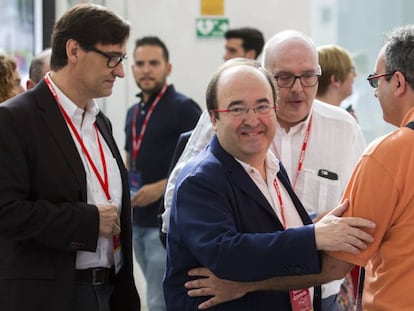 Salvador Illa (esquerra), amb Miquel Iceta, al congrés del PSOE.