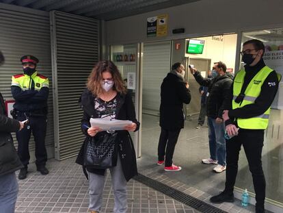 El mercat de Sant Antoni, en Barcelona, habilitat com a col·legi electoral. Més de 9.100 taules es van a constituir en Cataluña en aquest 14-F.