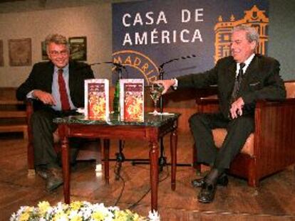 Felipe González y Mario Vargas LLosa, ayer, en Casa de América, en Madrid.