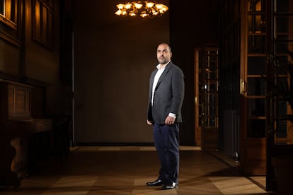 El rector Javier Ramos López, en los pasillos del Ateneo de Madrid. 