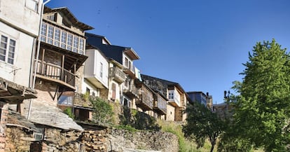 Viviendas y casas en la villa de Puebla de Sanabria en la provincia de Zamora