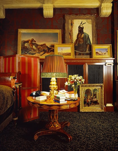 La habitación de Pierre Bergé en Château Gabriel, el palacete normando que la pareja decoró inspirándose en la obra de Marcel Proust. Esta estancia estaba dedicada al Barón de Charlus.