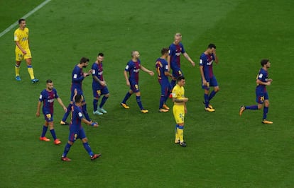 Os jogadores na partida deste domingo.