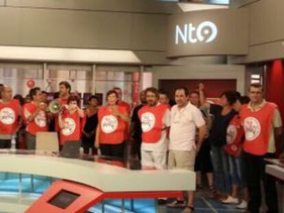 Protesta de los trabajadores de RTVV contra el ERE el pasado 16 de julio en la que ocuparon un plató.