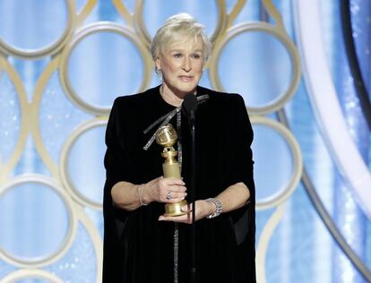 Glenn Close recoge el Globo de Oro a Mejor actriz dramática por 'La buena esposa'.