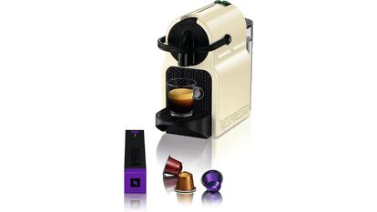 La cafetera Nespresso De'Longhi está disponible en cuatro colores diferentes.