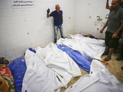 La morgue del hospital Mártires de al Aqsa, en Deir al Balah (Gaza), el lunes.