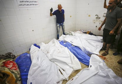 La morgue del hospital Mártires de al Aqsa, en Deir al Balah (Gaza), el lunes.