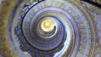 La escalera de caracol que conduce a la famosa biblioteca de la abadía de Melk, en el valle austriaco del Wachau.