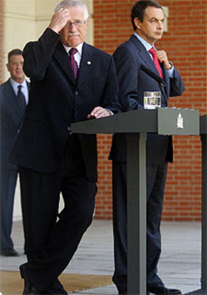 El presidente de la República Checa, Václav Klaus, y José Luis Rodríguez Zapatero, en el palacio de la Moncloa.