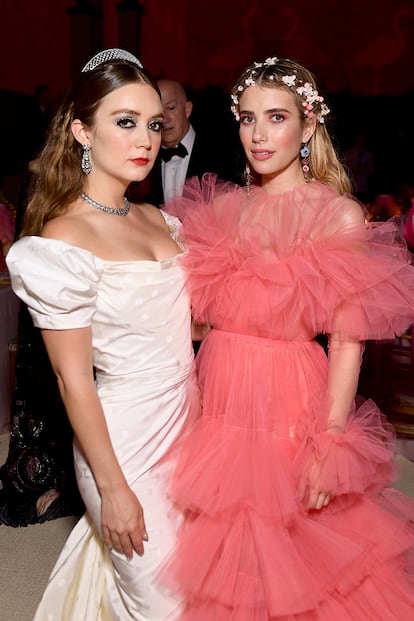 Billie Lourd y Emma Roberts.