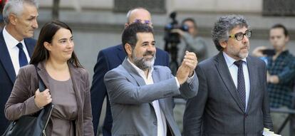 El president de l'ANC, Jordi Sánchez (centre), arribant a l'Audiència Nacional abans de declarar com a imputat per sedició.