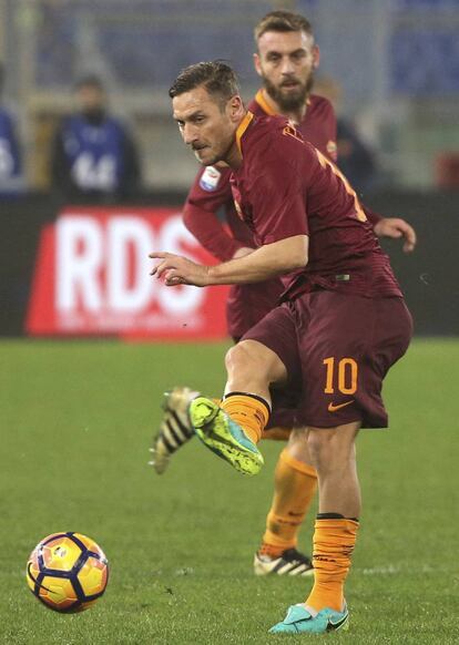 Francesco Totti, en primer término, en una imagen de archivo.