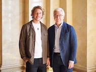 A la izquierda, Christian Trummer, cofundador y codirector ejecutivo de Bitpanda y Michael Höllerer, consejero delegado de RBI.