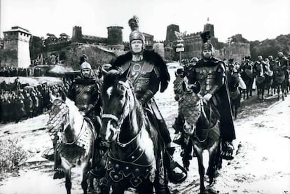 El general Livio (Stephen Boyd) al frente de las legiones romanas en una secuencia de la película ‘La caída del Imperio Romano’, de Anthony Mann, rodada en 1963 en los pinares de Valsaín.