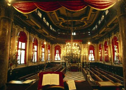 Saln de lectura de la Torah en la 'Scola Spagnola', una de las sinagogas del Ghetto de Venecia. Este templo sefard fue fundado por refugiados espa?oles en 1583.