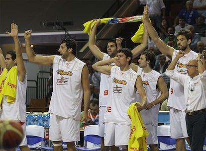 Al contrario que en el primer partido que disputaron ambas selecciones en la primera fase del Europeo, en el que los serbios desmontaron a los españoles, en la final los de Scariolo arrasaron en el primer periodo. 52-29 al descanso, tras los dos primeros cuartos, y la sensación de que la victoria está amarrada.