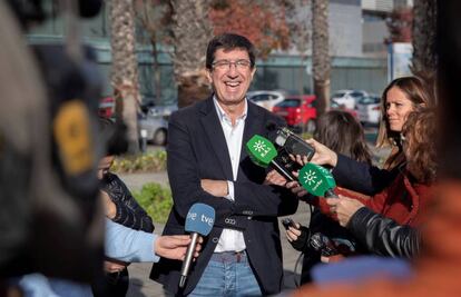 El candidato de Ciudadanos a la Presidencia de la Junta, Juan Marín, en declaraciones a los periodistas en Sevilla.
