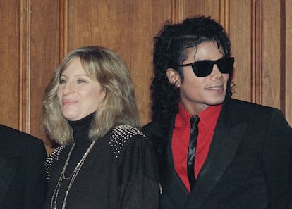 Barbra Streisand y Michael Jackson en 1986.