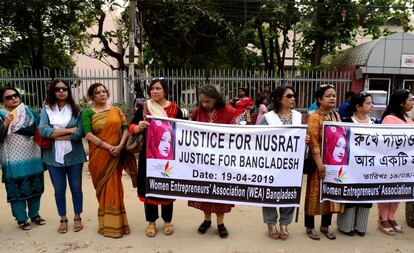 Protesta en Bangladesh por la muerte de la estudiante Nusrat Jahan Rafi in Dacca en abril. 