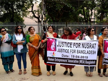 Protesta en Bangladesh por la muerte de la estudiante Nusrat Jahan Rafi in Dacca en abril. 