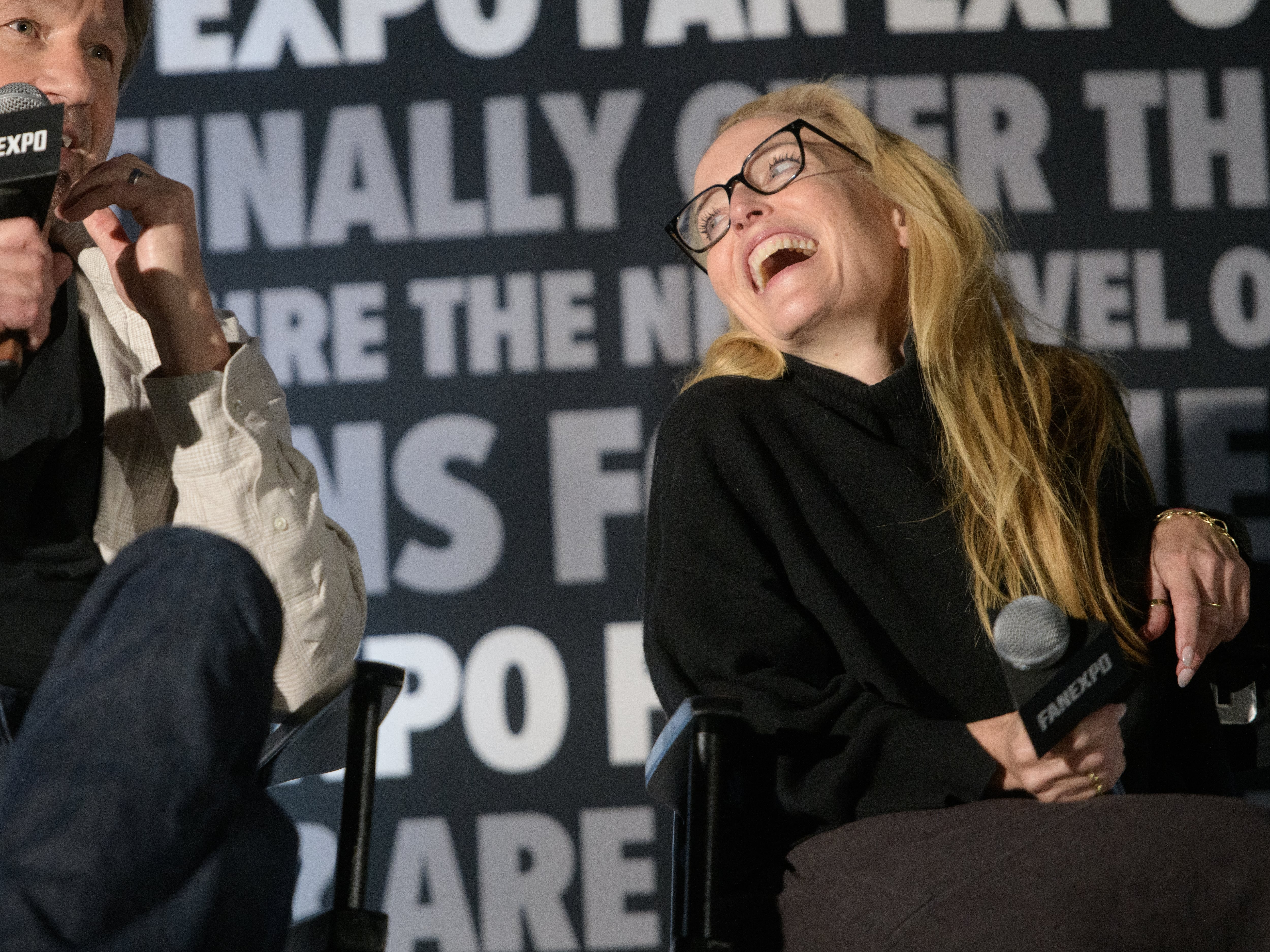 Gillian Anderson se reencuentra con David Duchovny y le pone en aprietos: “¿Sabes dónde está el punto G?”