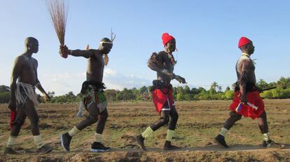 Cuatro luchadores de &#039;ewange&#039;, en Youtou, Senegal.