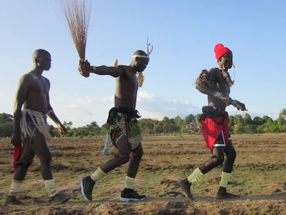 Cuatro luchadores de &#039;ewange&#039;, en Youtou, Senegal.