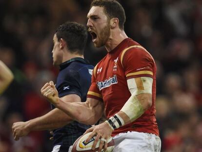 George North (d) celebra un ensayo de Gales.