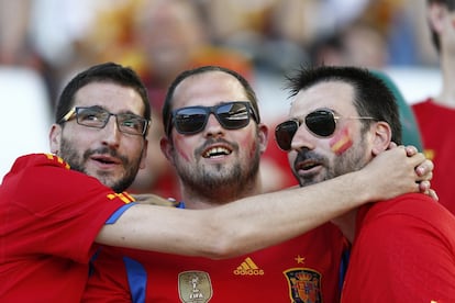 Hinchas de La Roja en el estadio Matmut Atlantique de Burdeos, el 21 de junio de 2016.