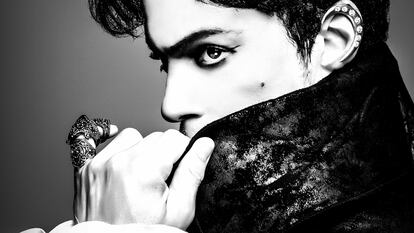 Prince. 4Ever
Warner
Antes de su inesperada muerte, Prince había hecho las paces con Warner, la discográfica dueña de los másteres de sus obras más populares, que ya tiene luz verde para reeditarlas y mejorarlas. El primer paso es este recopilatorio con algunas de sus canciones más conocidas, presentadas aquí en su versión para single. I Wanna Be Your Lover, Purple Rain, Paisley Park, Kiss, Sign O’ The Times y Cream están entre las seleccionadas; Moonbeam Levels es el inédito de rigor.
