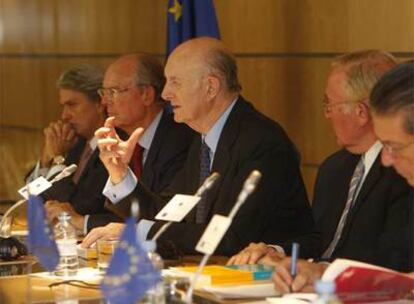 De izquierda a derecha, Eduardo Montes, Ignacio Buqueras, Ricardo Díez Hochleitner, José Luis González y Federico Mayor Zaragoza.