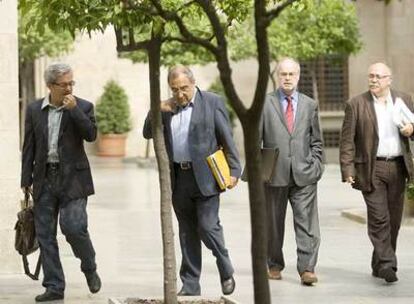Los consejeros Saura, Nadal, Castells y Carod, tras reunirse ayer con el presidente Montilla.