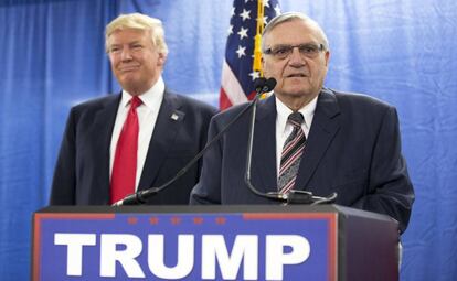 Arpaio faz campanha com Trump em Iowa em janeiro de 2016.