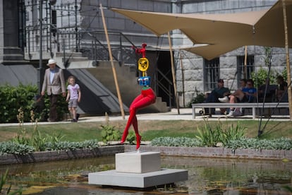 Esta muestra es la primera de sus figuras en Holanda, como esta pieza, 'Jeune Fille s'evadant'.