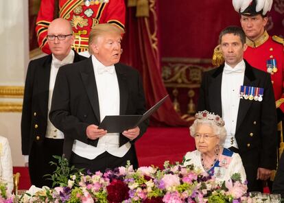 Trump durante su discurso en la cena de gala.