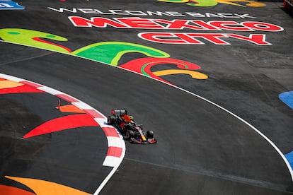 El Red Bull Racing Honda RB16B de Checo Pérez, durante la clasificación del Gran Premio de la Ciudad de México.